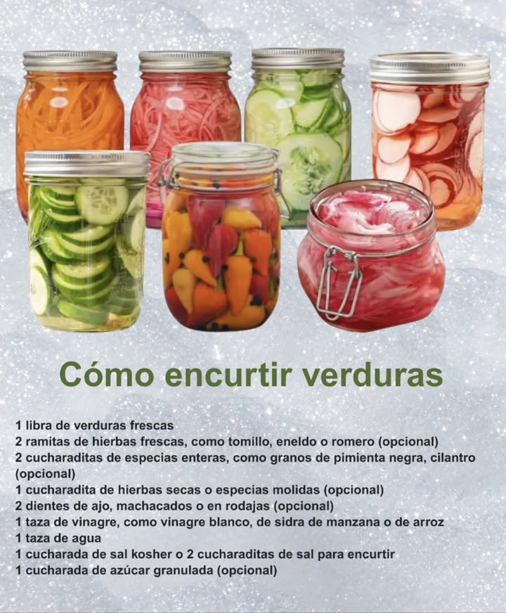 勒 Encurtir verduras en casa es más sencillo y delicioso de lo que piensas! 龎 Aquí tienes los ingredientes clave para convertir tus vegetales en deliciosos tesoros fermentados: 凌 1 libra de verduras frescas 2 ramitas de hierbas frescas puedes usar tomillo, eneldo o romero opcional 蓼 2 cucharaditas de especias enteras granos de pimienta, cilantro opcional 1 cucharadita de hierbas secas o especias molidas opcional 龍 2 dientes de ajo, machacados o en rodajas opcional 1 taza de vinagre blanco, de manzana o de arroz 1 taza de agua 蓼 1 cucharada de sal kosher o 2 cucharadas de sal para encurtir 1 cucharada de azúcar opcional 龎 Llena tus frascos con color, sabor y beneficios. Conserva lo natural y realza tus comidas.