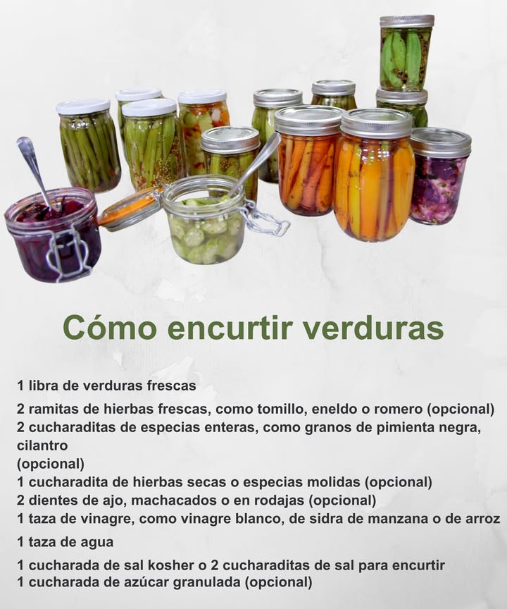 勒 Preparar encurtidos de verduras en casa es más sencillo y sabroso de lo que piensas! 龎 Aquí tienes los ingredientes clave para convertir tus vegetales en deliciosos tesoros fermentados: 凌 1 libra de verduras frescas 2 ramitas de hierbas frescas puedes usar tomillo, eneldo o romero opcional 蓼 2 cucharaditas de especias enteras granos de pimienta, cilantro opcional 1 cucharadita de hierbas secas o especias molidas opcional 龍 2 dientes de ajo, machacados o en rodajas opcional 1 taza de vinagre blanco, de manzana o de arroz 1 taza de agua 蓼 1 cucharada de sal kosher o 2 de sal para encurtir 1 cucharada de azúcar opcional 龎 Llena tus frascos con color, sabor y beneficios. Conserva lo natural y realza tus comidas.