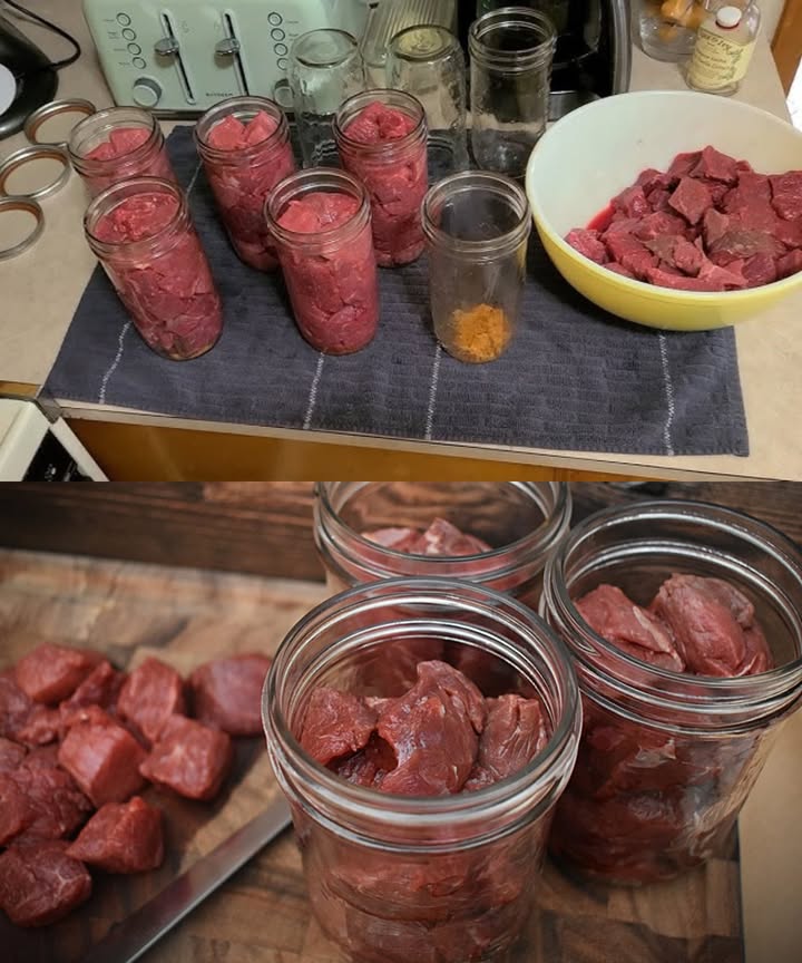 數 Cómo conservar carne y arroz en frascos: comida casera que dura meses Un método tradicional y práctico para tener carne, arroz y verduras listos para comer sin refrigeración. Ideal para emergencias, viajes o comidas rápidas. Ingredientes 1,3 kg de cuello de res o paleta de cerdo 2 cebollas medianas 2 zanahorias medianas 800 g de arroz de grano corto o medio Sal 1 cdta por kg de carne Pimienta negra al gusto 1 cdta de mezcla de especias secas opcional 1 cdta de pimentón dulce molido Aceite vegetal Agua hirviendo Vinagre al 9% 1 cda por frasco Frascos de 0,7 L con tapa Preparación Cortar la carne en trozos pequeños y dorar en aceite. Añadir cebolla picada y sofreír hasta dorar. Incorporar zanahoria en cubos, sal, pimienta, especias y pimentón. Cocinar hasta que las verduras estén blandas. Lavar bien el arroz. En frascos esterilizados, colocar capas: arroz, mezcla de carne, arroz, carne y terminar con arroz. Dejar 2 cm libres en la parte superior. Llenar con agua hirviendo y añadir 1 cda de vinagre por frasco. Limpiar bordes, cerrar bien y colocar sobre un paño en una olla. Cubrir con agua caliente hasta las tapas. Cocinar a fuego lento durante 4 h, reponiendo agua si es necesario. Dejar enfriar en la olla. Revisar sellado: si la tapa no está hundida, consumir en pocos días. Almacenamiento Frascos sellados: hasta 12 meses en lugar fresco y oscuro. Uso Calentar en cacerola o microondas y servir con ensalada o encurtidos. Sabor, comodidad y tradición en cada frasco.