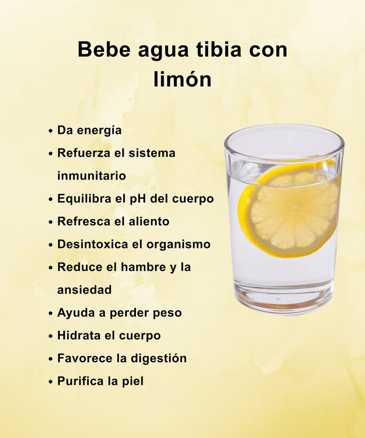 Bebe agua tibia con limón